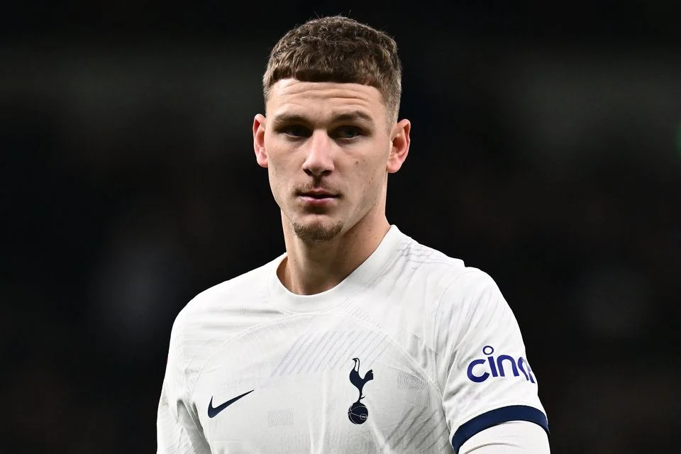 U’s secure Spurs midfielder Donley on loan deal