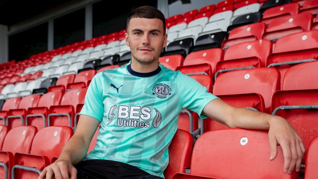 Ryan Graydon Joins Salford City from Fleetwood