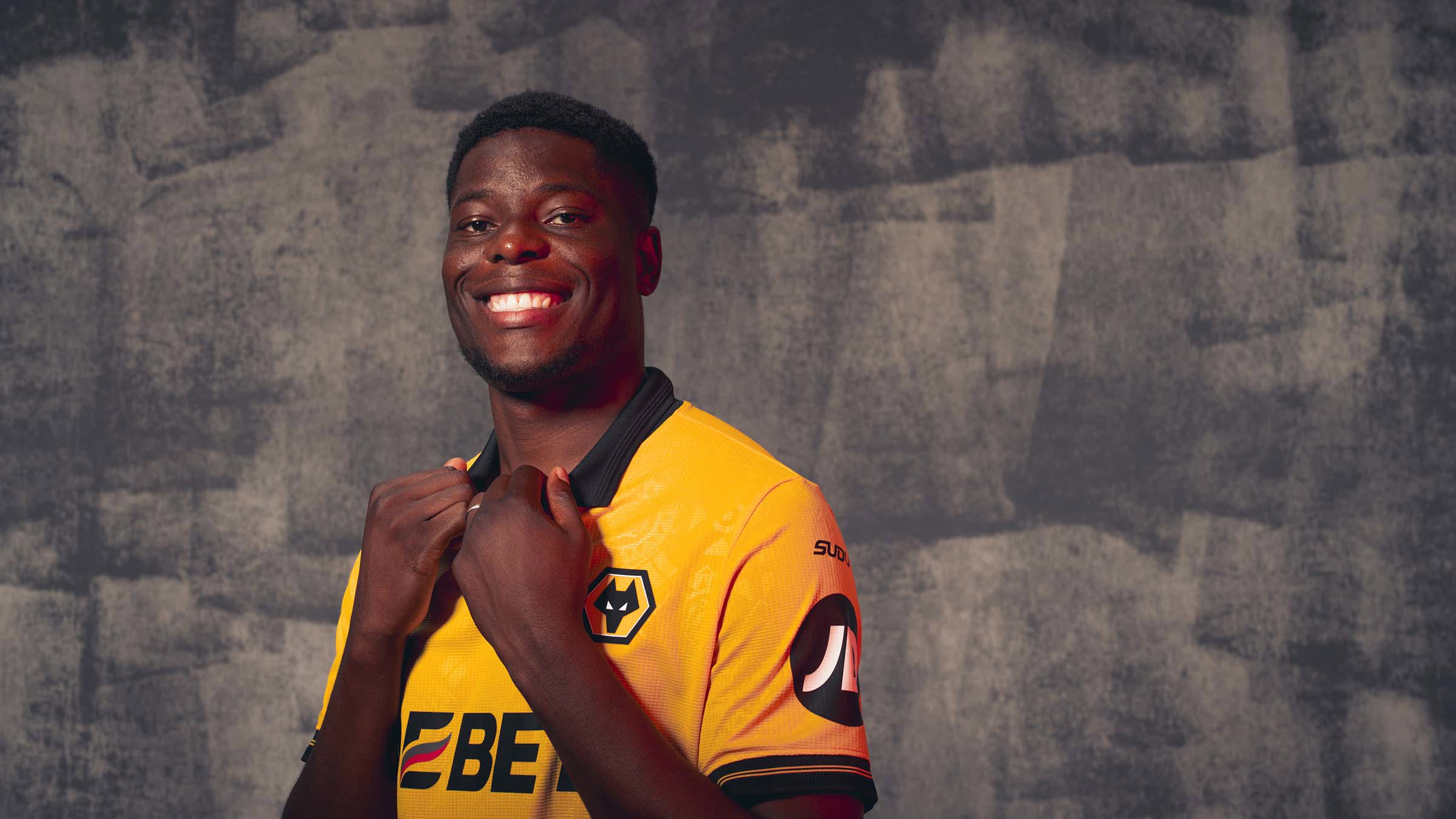 Paris FC Sign Wolves Midfielder Munetsi on Loan