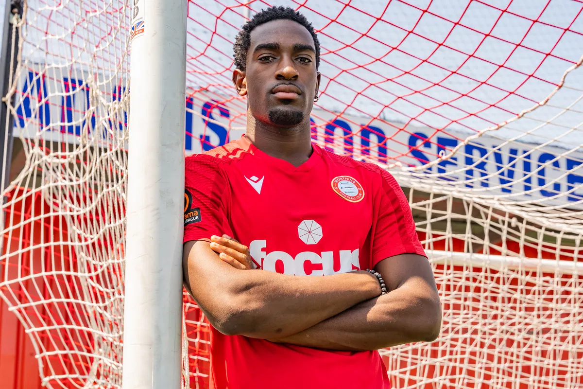 Sutton Land Worthing Defender Byron