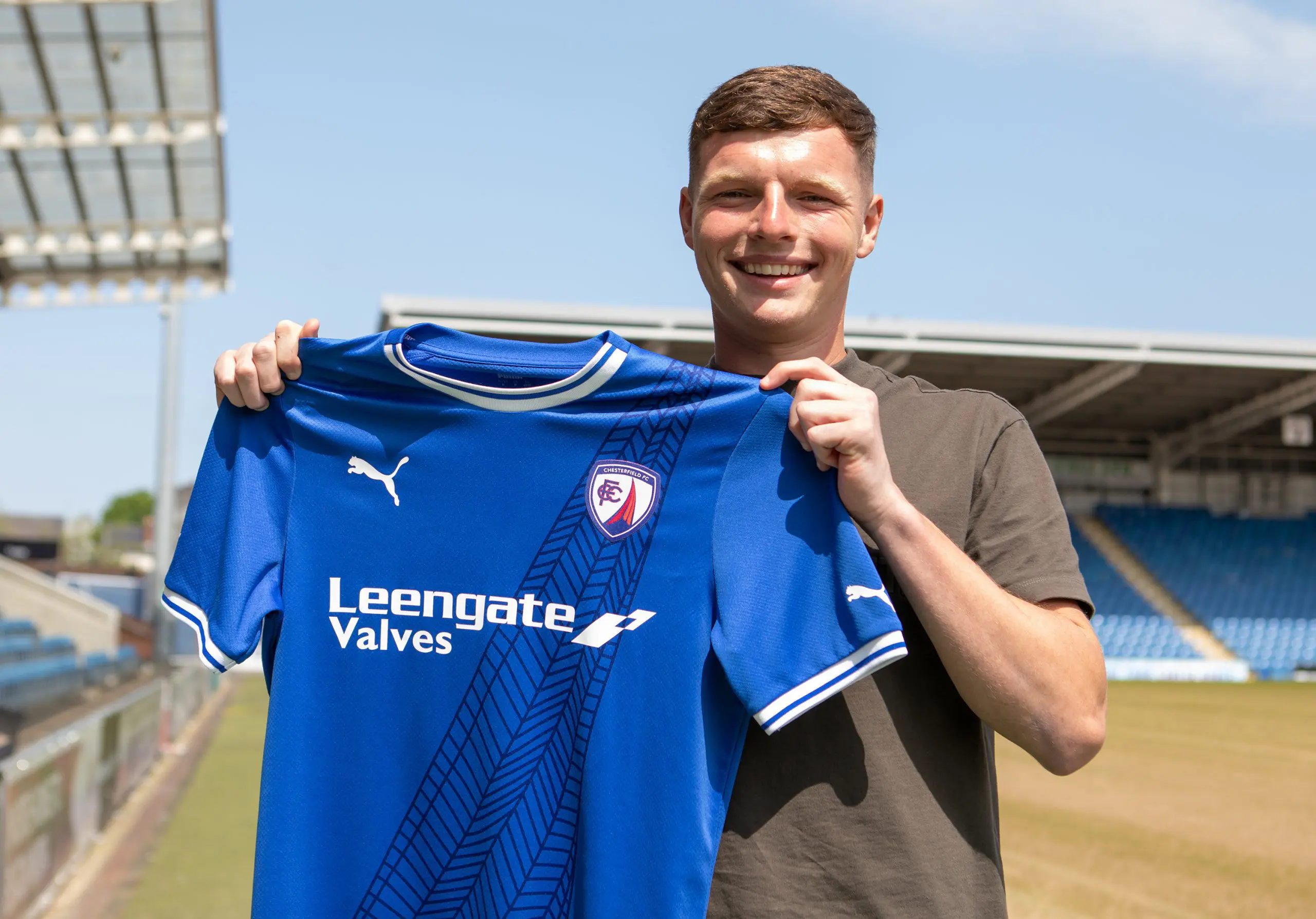 Harrogate Add Hobson to Midfield Ahead of Campaign