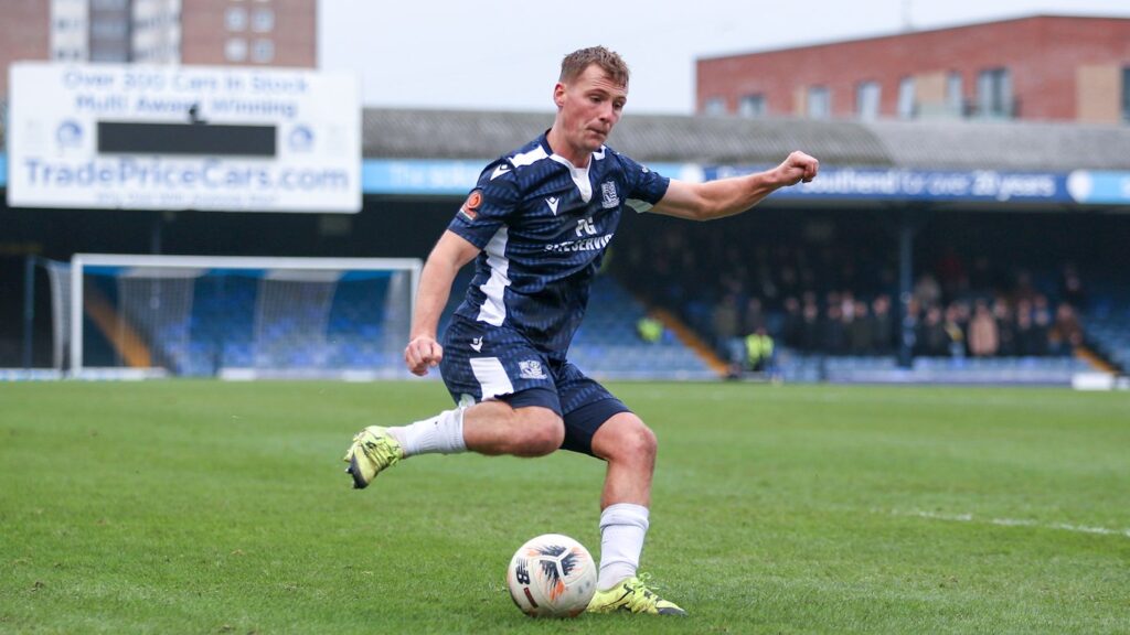 Oldham Strengthen Squad With Scott-Morriss Signing