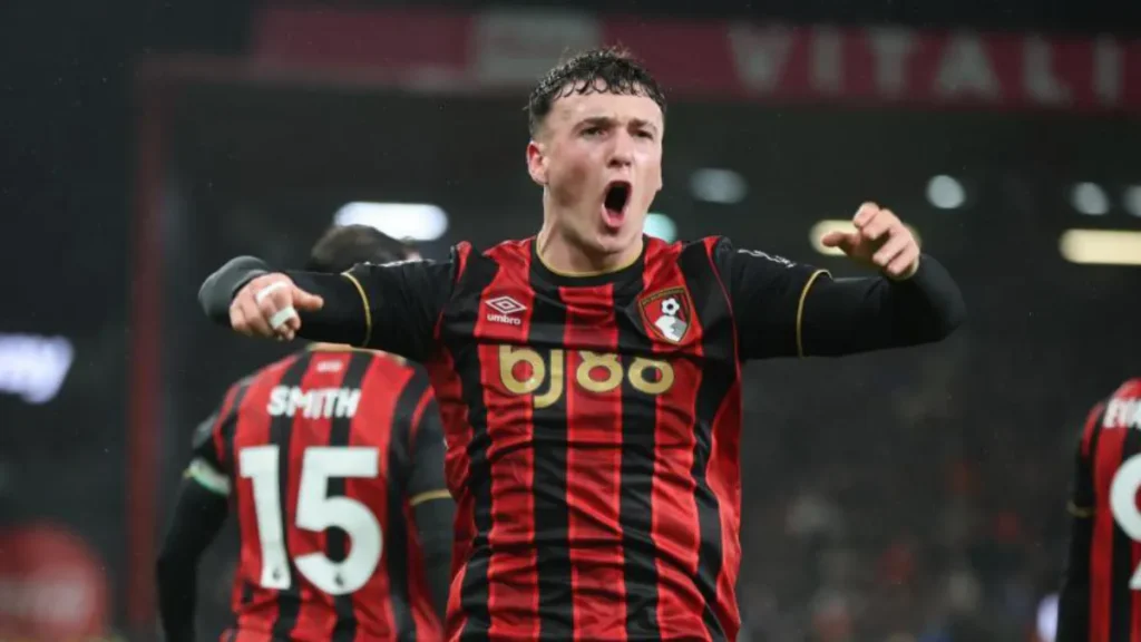 Fiorentina Near Loan Deal for Bournemouth's Jimenez