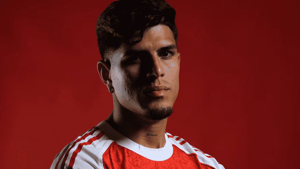Arsenal Complete Permanent Hincapie Deal